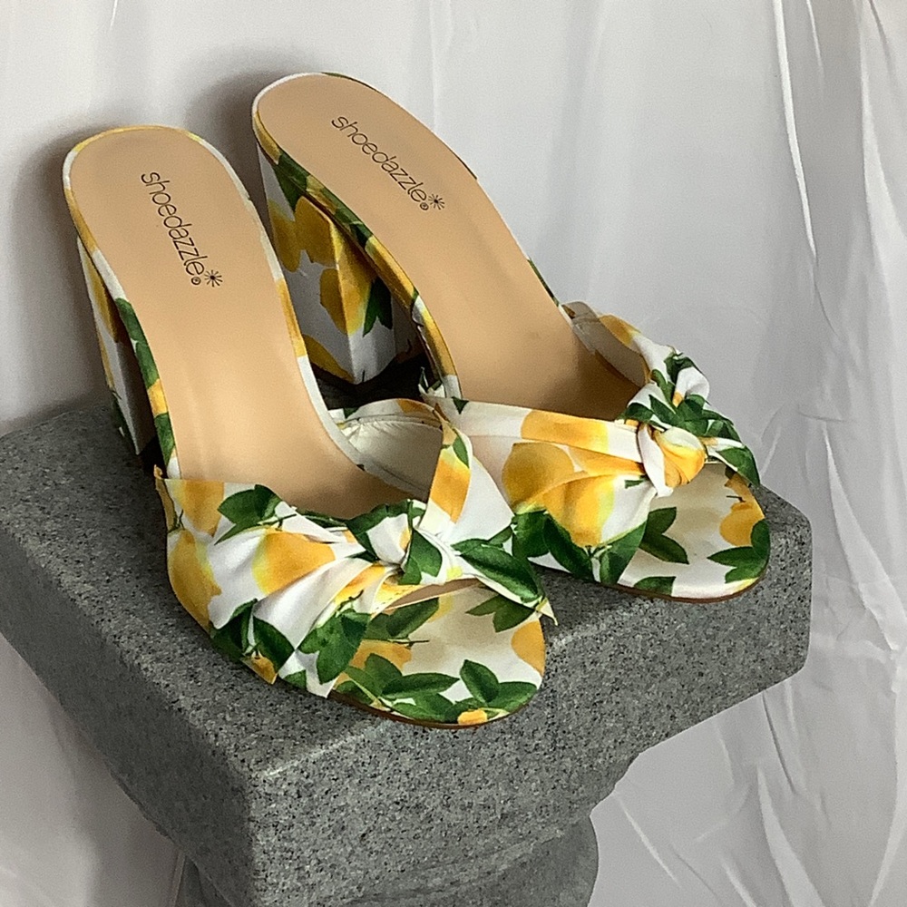 Shoe Dazzle Yellow Lemon Print Knot Mules